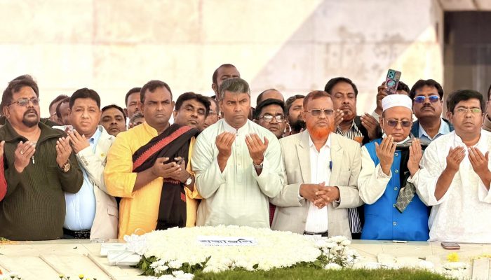 শহীদ জিয়া ও খালেদা জিয়ার রুহের মাগফেরাত কামনায় এস এম জাহাঙ্গীরের নেতৃত্বে মাজার জিয়ারত