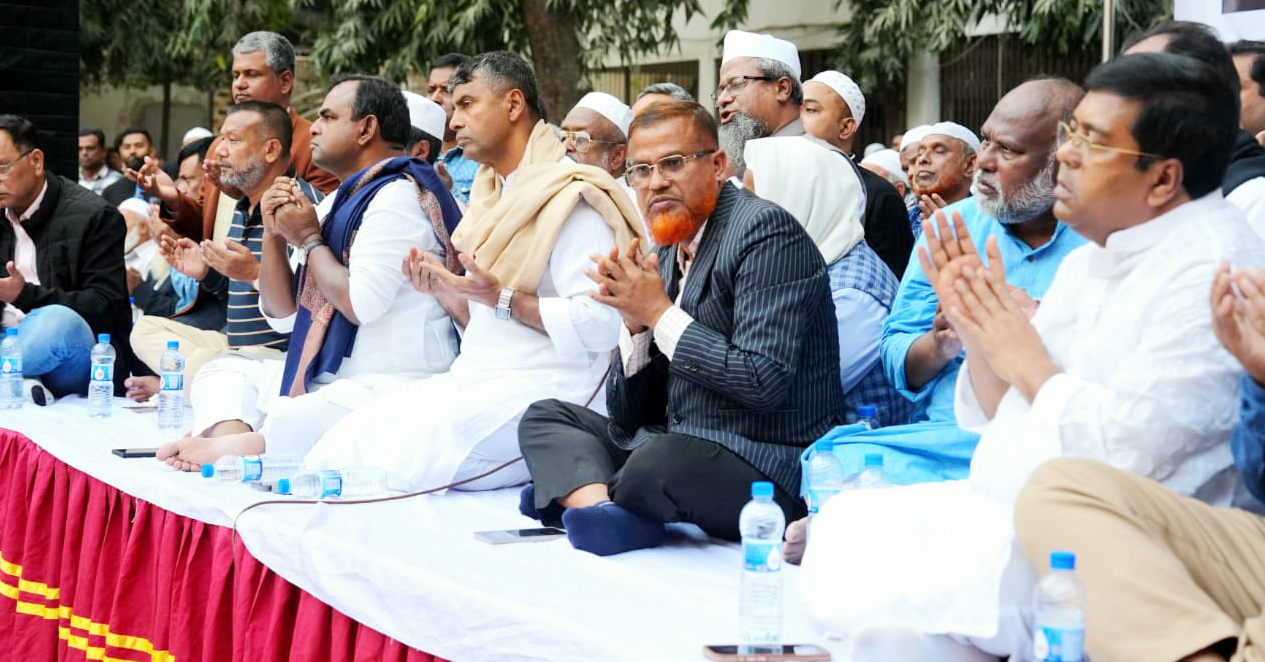 গণতন্ত্রের প্রতীক বেগম খালেদা জিয়ার মৃত্যুতে খিলক্ষেতে বিএনপির মিলাদ ও দোয়া মাহফিল