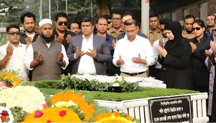 আরাফাত রহমান কোকোর কবর জিয়ারত করলেন তারেক রহমান