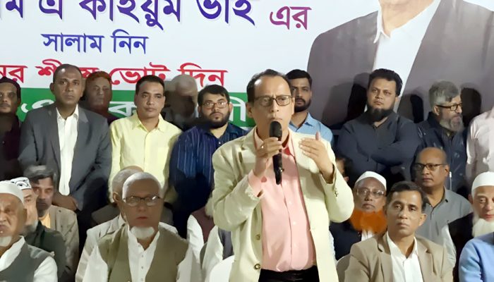 বাড্ডায় নির্বাচনি উঠান বৈঠকে ভোটারদের সঙ্গে সরাসরি মতবিনিময় করলেন ড. এম এ কাইয়ুম