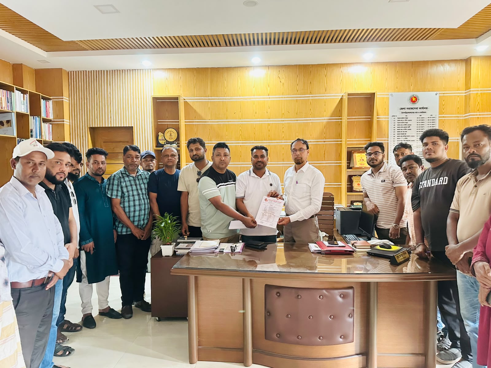 বৈষম্যের শিকার জাতীয়তাবাদী আহত জুলাই যোদ্ধাদের গেজেটভুক্ত করার দাবিতে সমাজসেবা অধিদপ্তরে স্মারকলিপি
